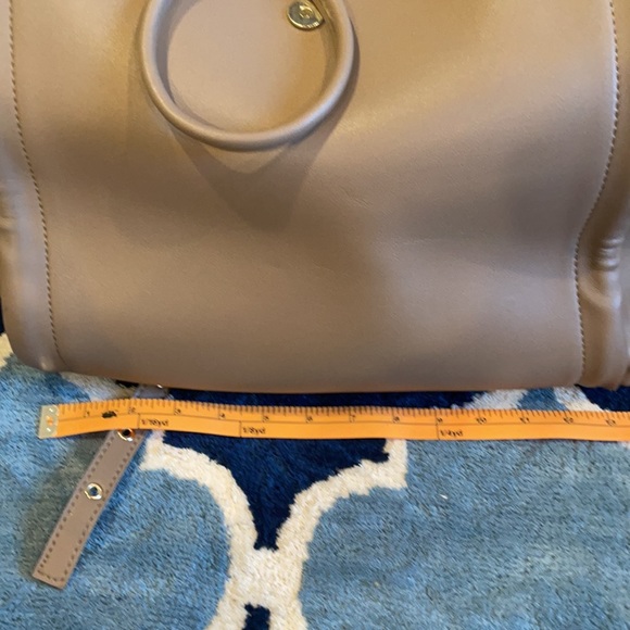 Expressions NYC Shoulder Handbag/BackPack - Picture 6 of 7